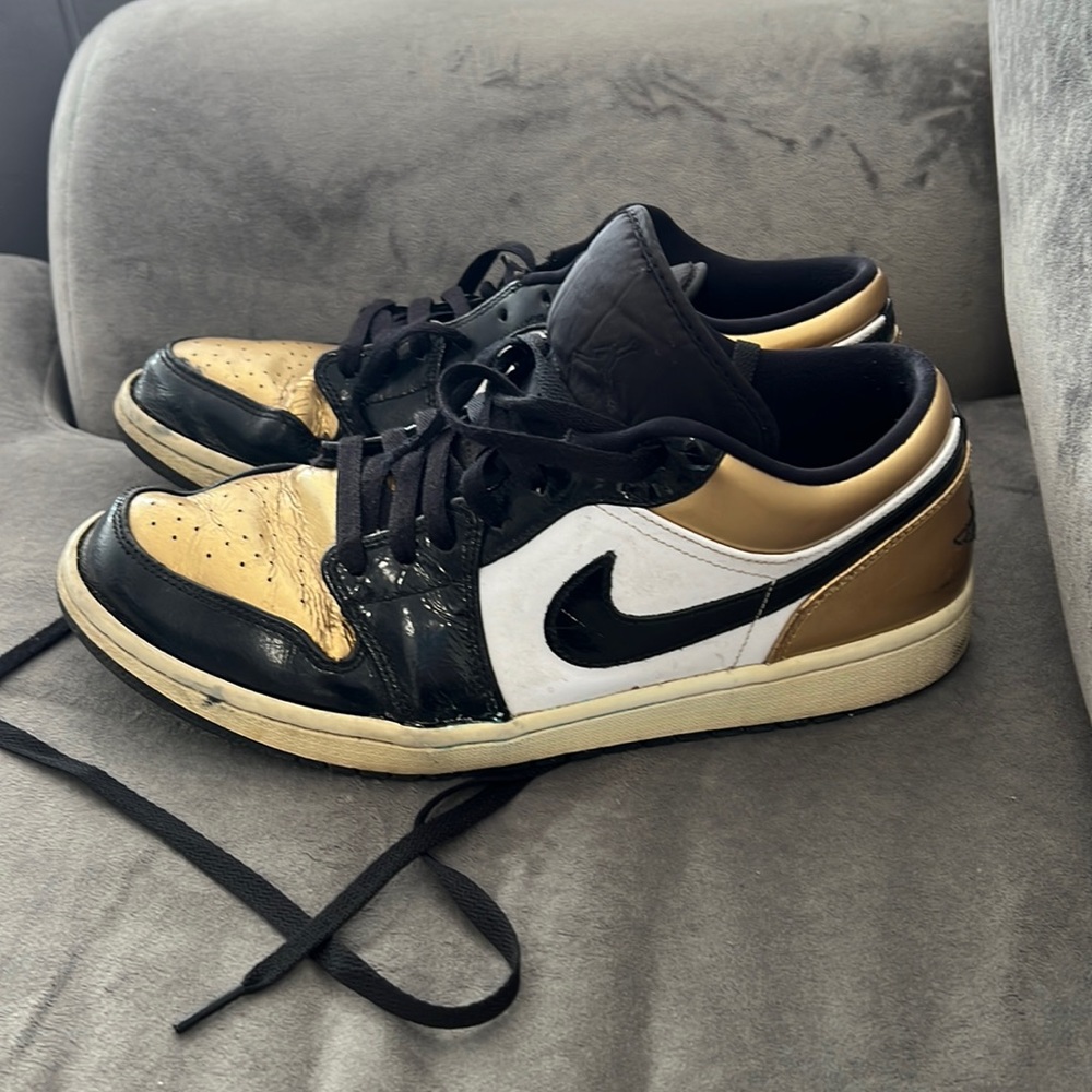 Nike men’s low dunk gold metallic black white size 11.5 used